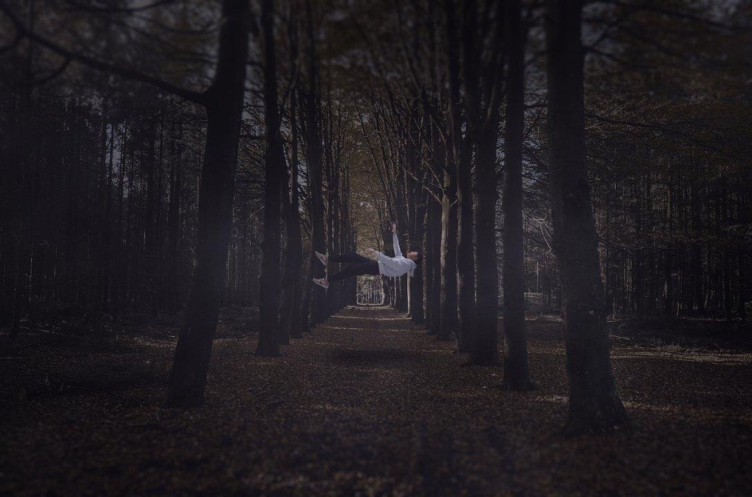 逃出昏暗的房子
